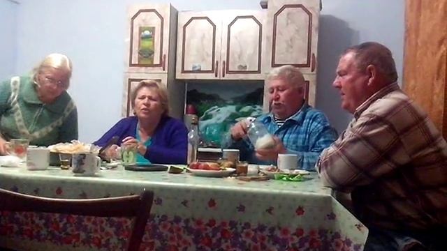 Красиво поют "Ой там на горе сидела пара голубей",по русски смотреть онлайн