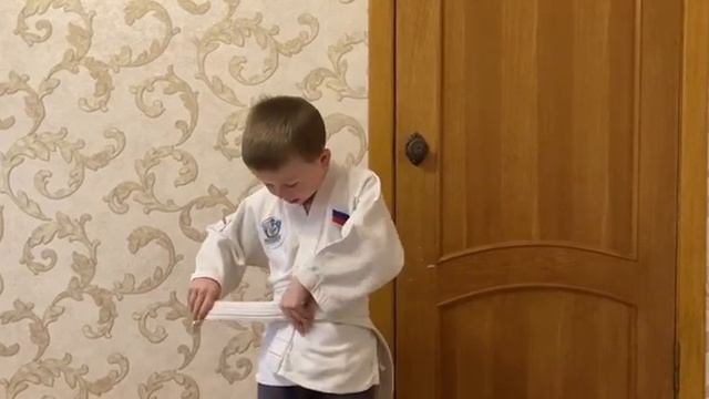 КАК ПРАВИЛЬНО ЗАВЯЗАТЬ ПОЯС КИМОНО В ДЗЮДО смотреть онлайн