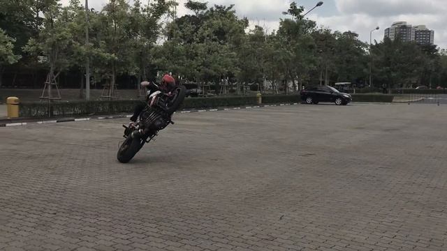Honda Cb650f Stunting @Stunts_32