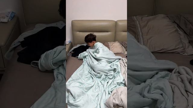 爸爸不想去幫兒子洗澡，沒想到兒子竟然拿出了私房錢威脅，結果姜還是老的辣呀！ 【小星辰】 смотреть онлайн