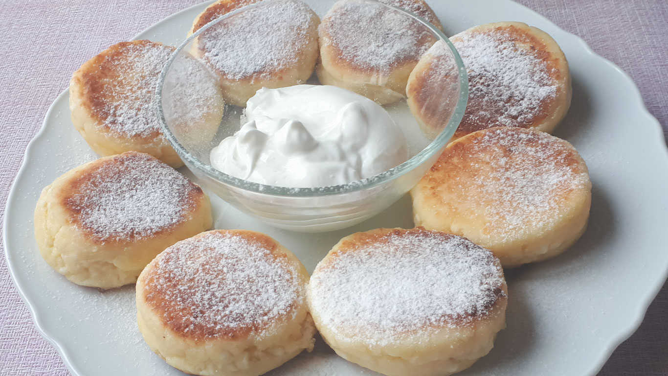 Пышные сырники. Сырники из творога. Рецепт пышных сырников. Сырники из творога на сковороде. смотреть онлайн