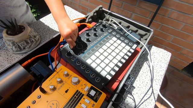 Novation Circuit and Behringer RD-6 Summer Jam смотреть онлайн