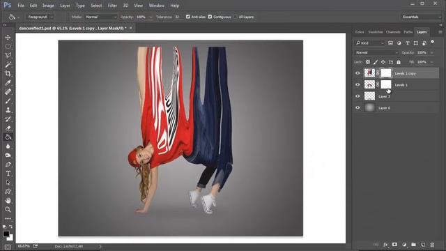 Photoshop in 60 Seconds: How to Create a Scatter Photo Effect смотреть онлайн