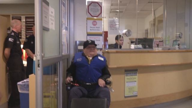 Emergency Room: Life + Death at VGH - Web extras: "Les" смотреть онлайн
