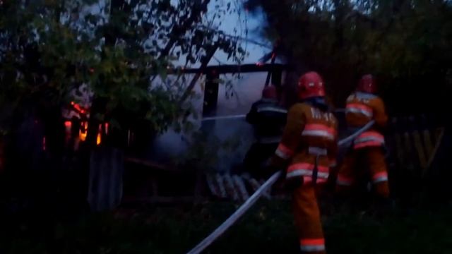 Тушение пожара возле Червенского рынка. 03.10.12 смотреть онлайн