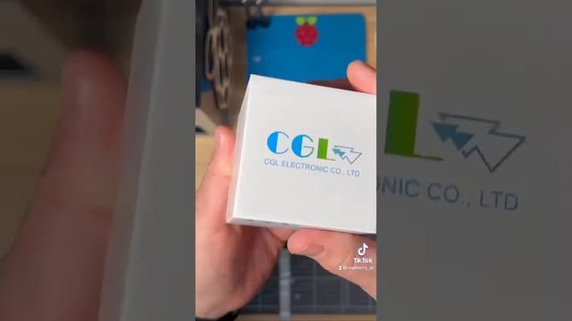 Unboxing the Raspberry Pi High Quality Camera and two of the lenses that go with it смотреть онлайн