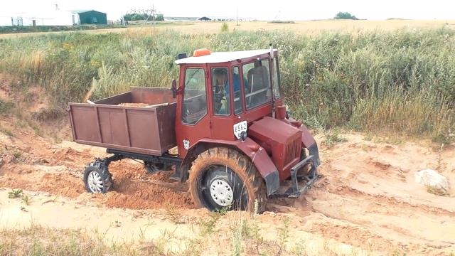 Едем за песком на тракторе Т-16 Проверили проходимость по карьеру!!! смотреть онлайн