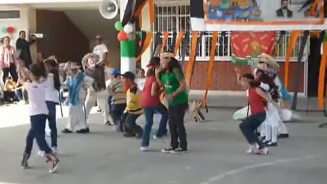 Danza de los Viejitos. Escuela Alfredo Zalce Torres смотреть онлайн