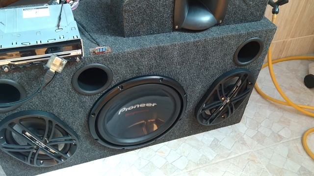 Pioneer 309 tocando Quebra Cabeça - Hungria (Som automotivo em casa) смотреть онлайн