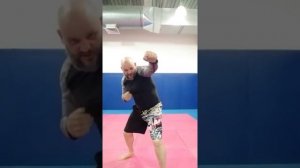 Техника левого прямого удара в корпус в боксе