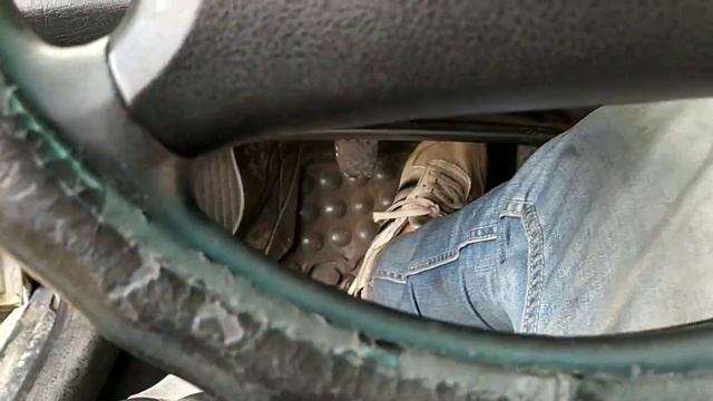 Замена колодки заднего колеса на Ауди 80 б4. смотреть онлайн