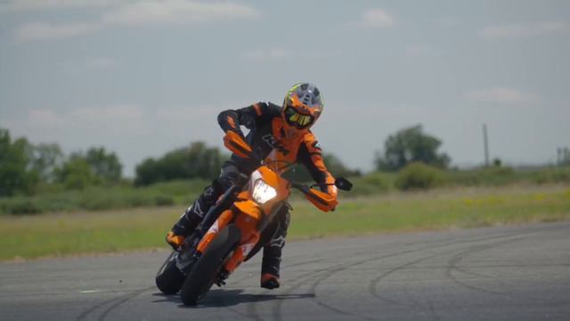 KTM 690 SMC: Для любителей адреналина и чувства стиля