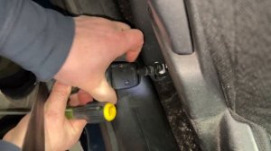 Как снять ремень сидушки Ситроен c4 Picasso