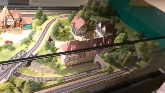 Железная дорога в пиццерии "Додо Пицца" в Самаре по адресу ул. Мориса Тореза,13а смотреть онлайн