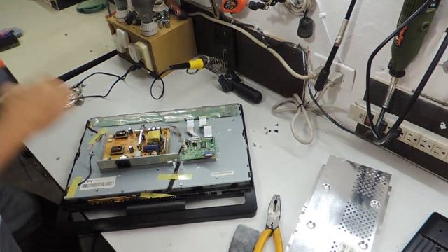REPARACION DE MONITOR LCD MARCA AOC 20 PULGADAS A VECES PRENDE Y SE APAGA. смотреть онлайн