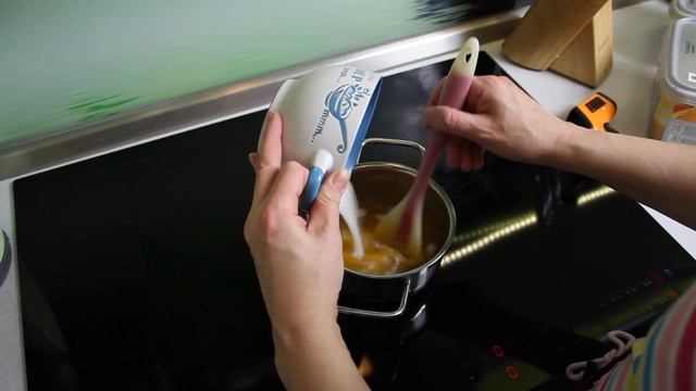 Миндальный торт с хлопковым чизкейком и муссом маскарпоне внутри смотреть онлайн