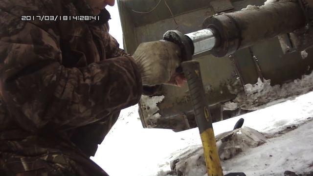 Трактор КИРОВЕЦ. Ремонт гидроцилиндра ножа.