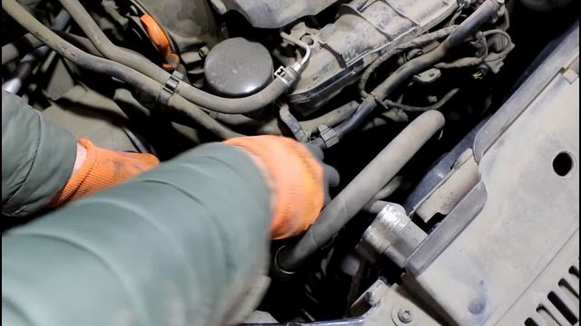 Снятие и установка генератора на Volkswagen Tiguan 2,0 Фольксваген Тигуан 2009 год