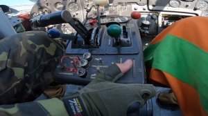 Запуск двигателя на самолете - биплане Ан-2. Неповторимый звук.