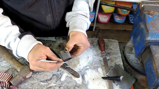 machine a coudre / sewing machine /comment reparer un bordeur pour triple entrainement PFAFF смотреть онлайн