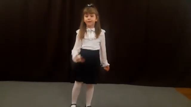Лашина Кристина, 7 лет, А. А. Фет, "Мама глянь-ка из окошка" смотреть онлайн