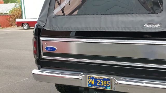 1982 FORD BRONCO XLT 4X4 смотреть онлайн