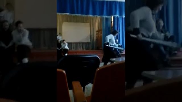 Что делает уборщица после уроков смотреть онлайн