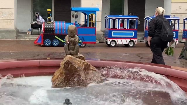 Крутая мама на велосипеде ворвалась на день города в Улан-Уде. Бомбический концерт смотреть онлайн