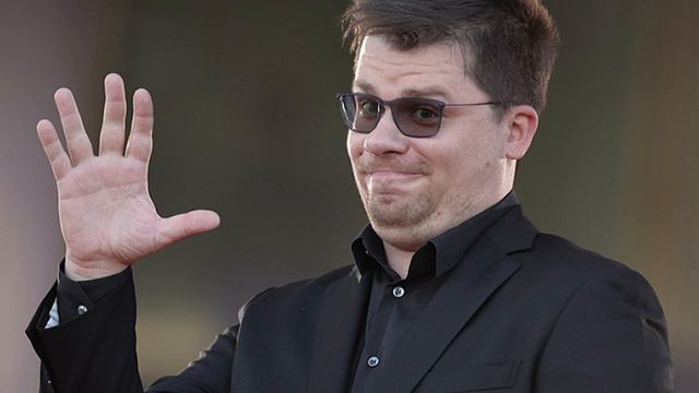 Харламов впервые озвучил причину расставания с Асмус и показал неизвестную девушку в своей квартире смотреть онлайн