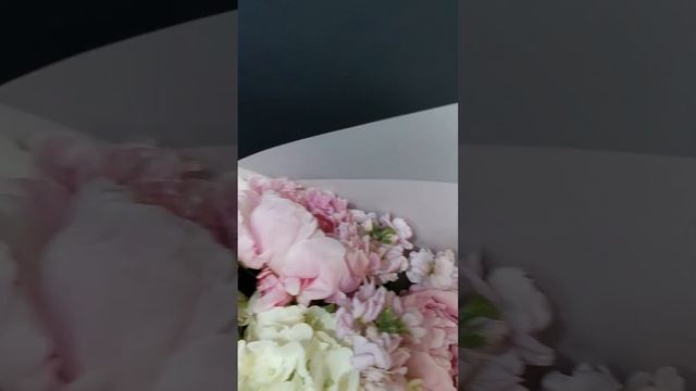 Букет с гортензией и пионами Розовые облака #доставкацветов #букетыназаказ #гортензия #hydrangea смотреть онлайн