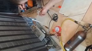 Замена фильтра осушителя холодильника Индезит, Вирпул. Пайка алюминиевой капиллярной трубки с медью
