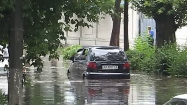 Блондинка на Матизе в ливень смотреть онлайн