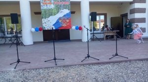 танец "У моей России длинные косички"