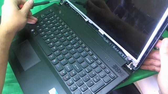 Lenovo IdeaPad B570 Laptop Screen Replacement Procedure смотреть онлайн