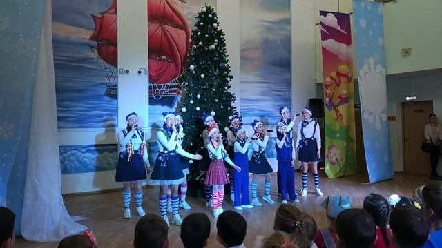 Вновь снежинок хоровод закружит по улицам (песня "Новый Год у ворот") смотреть онлайн