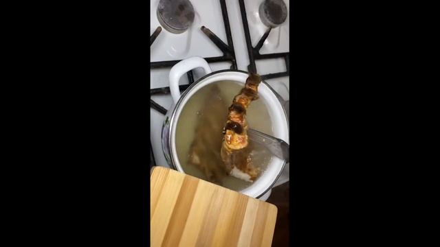 Гороховый супчик с копчёностями. Смотреть со звуком!