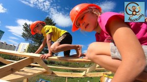 Дети и Машина. Диана и Даня играют в строителей, строят двух этажный домик для детей. МанкиТайм