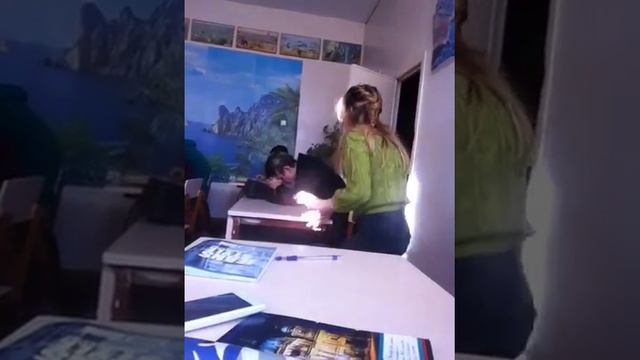 Что делать если скучно на уроке??!! смотреть онлайн