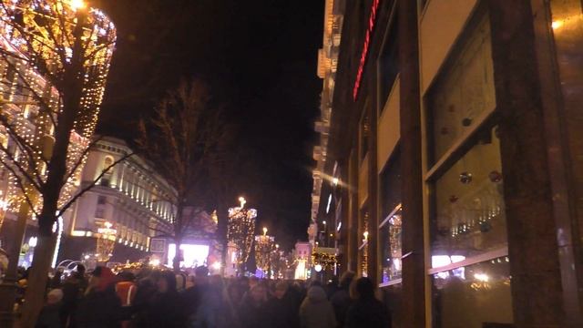 Новогодние уличные гуляния на Тверской улице в Москве 1 января 2020 года смотреть онлайн