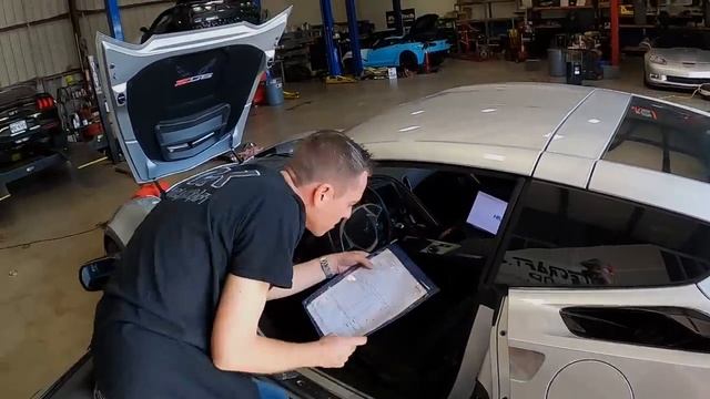 C6 ZR1 VS. C7 Z06 (Who Are You Voting For?) смотреть онлайн