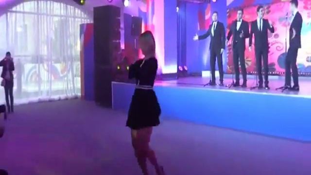 Мария Захарова танцует Завоняло смотреть онлайн