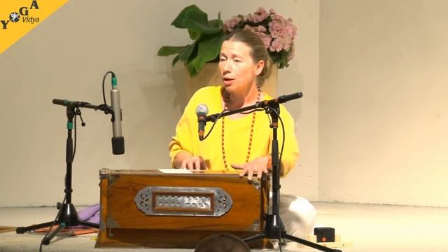 Om Sat Chit Ananda mit Vani Devi смотреть онлайн