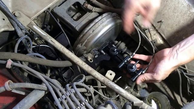 Меняем главный тормозной цилиндр и прокачиваем тормоза на НИВЕ 2131 смотреть онлайн