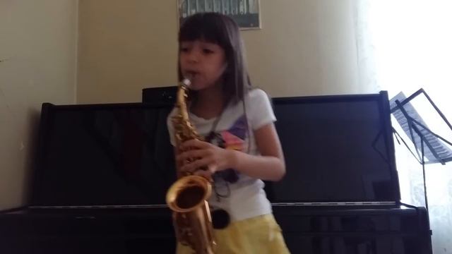 Тюрина Софья ,саксофон 8 лет -IN THE MOOD & Chattanooga Jazz saxophone - джазовые стандарты смотреть онлайн