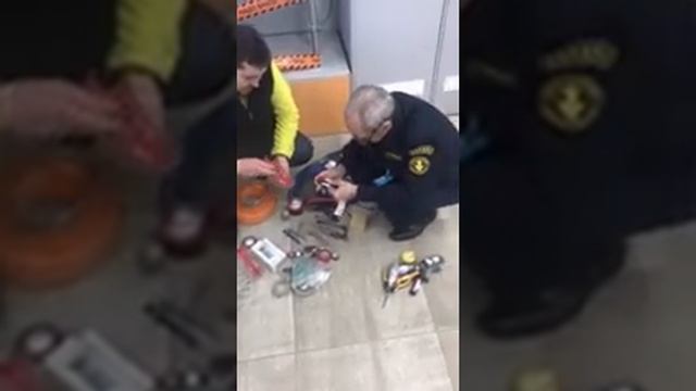 Вот так приходится проходить фейс-контроль в магазине Эльдорадо смотреть онлайн