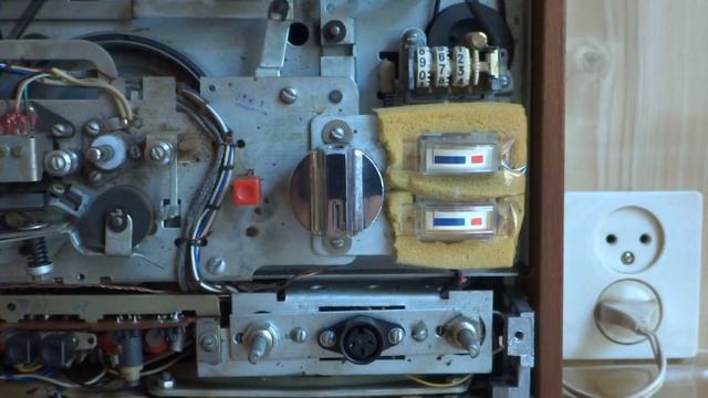 МАЯК-203 Магнитофон с Механической Коробкой скоростей Сделано в СССР смотреть онлайн