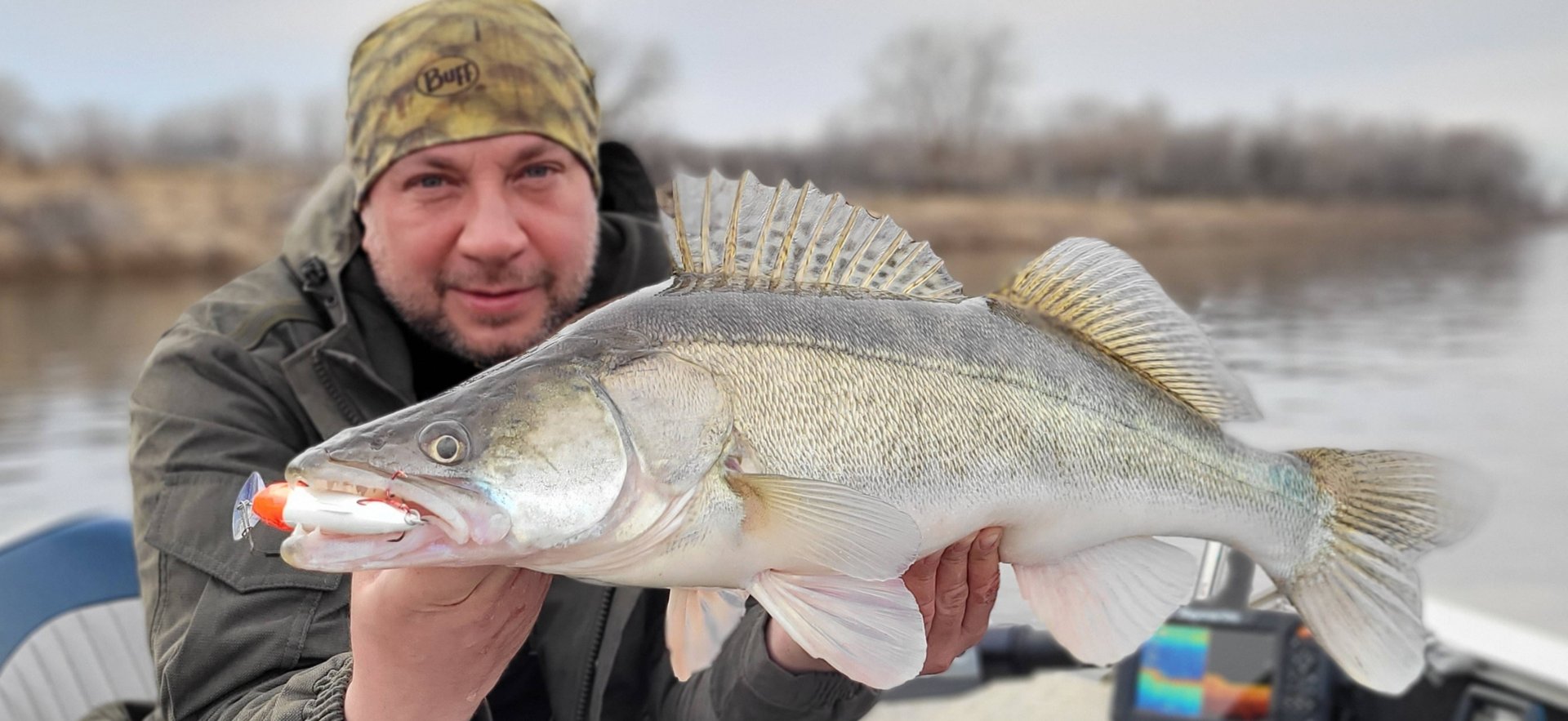 Ахтуба - (часть 1) Апрель 2024, ловля весеннего судака, база УГЛЯНСКОЕ. Воблер ТРОН - ДИВЕР КЛАБ