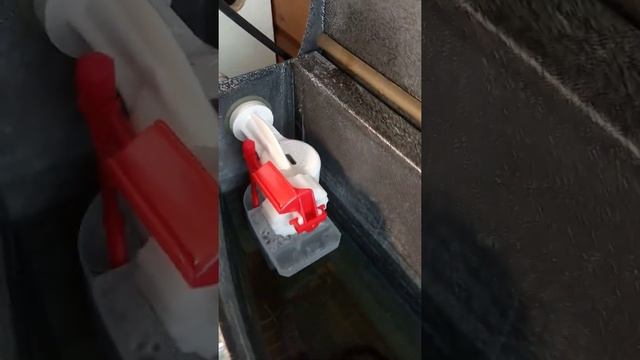 ? Автопополнение воды в дачном умывальнике. | Строю САМ