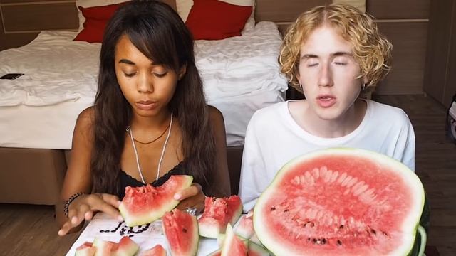 МУКБАНГ С ЛЮБИМОЙ / Арбуз в Сочи / Как есть много и быть Худым? ЛАЙФХАКИ МОДЕЛЕЙ смотреть онлайн