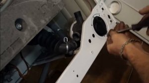 Замена насоса на стиральной машине Бош класик 5. Видео №26